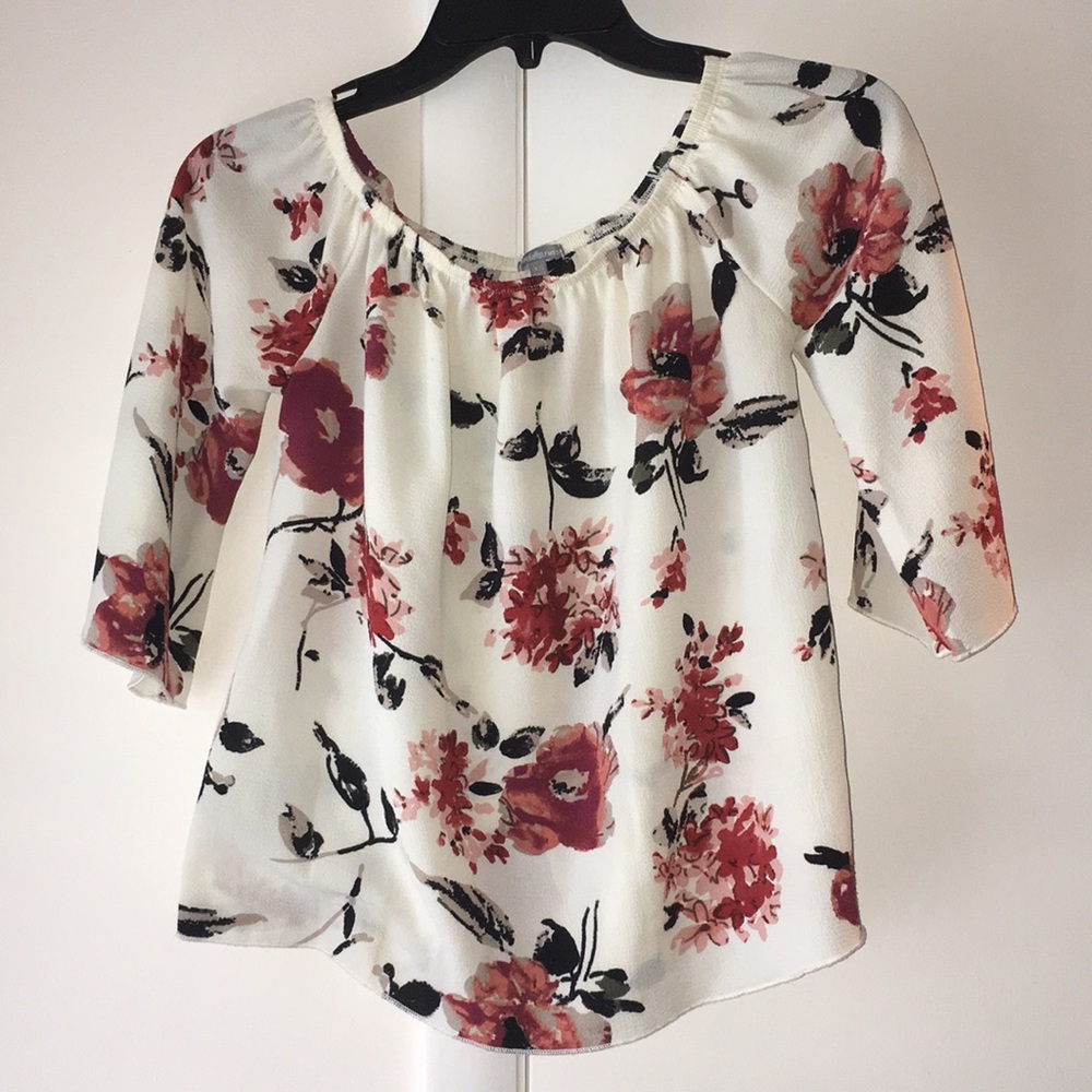 Floral Off-the-shoulder Blouse/top